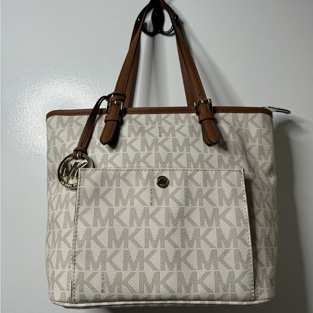 NWT MICHAEL KORS MEDIUM SNAP POCKET TOTE. CREAM/BROWN.